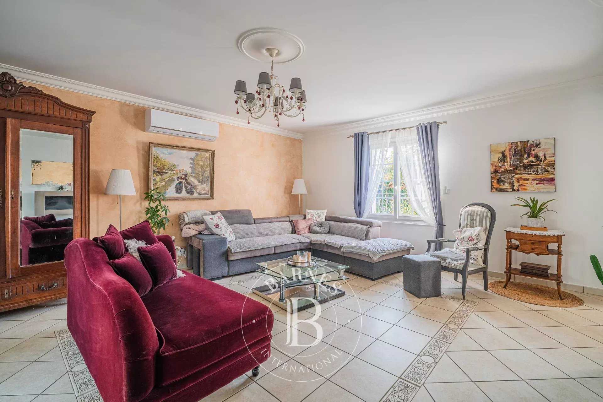 Morestel  - Casa 7 Cuartos 5 Habitaciones