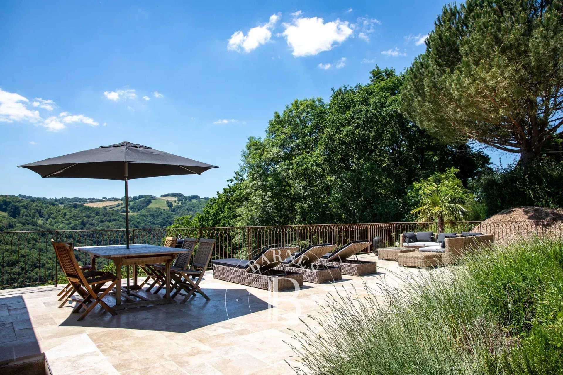 Rodez  - Propriété 22 Pièces 15 Chambres