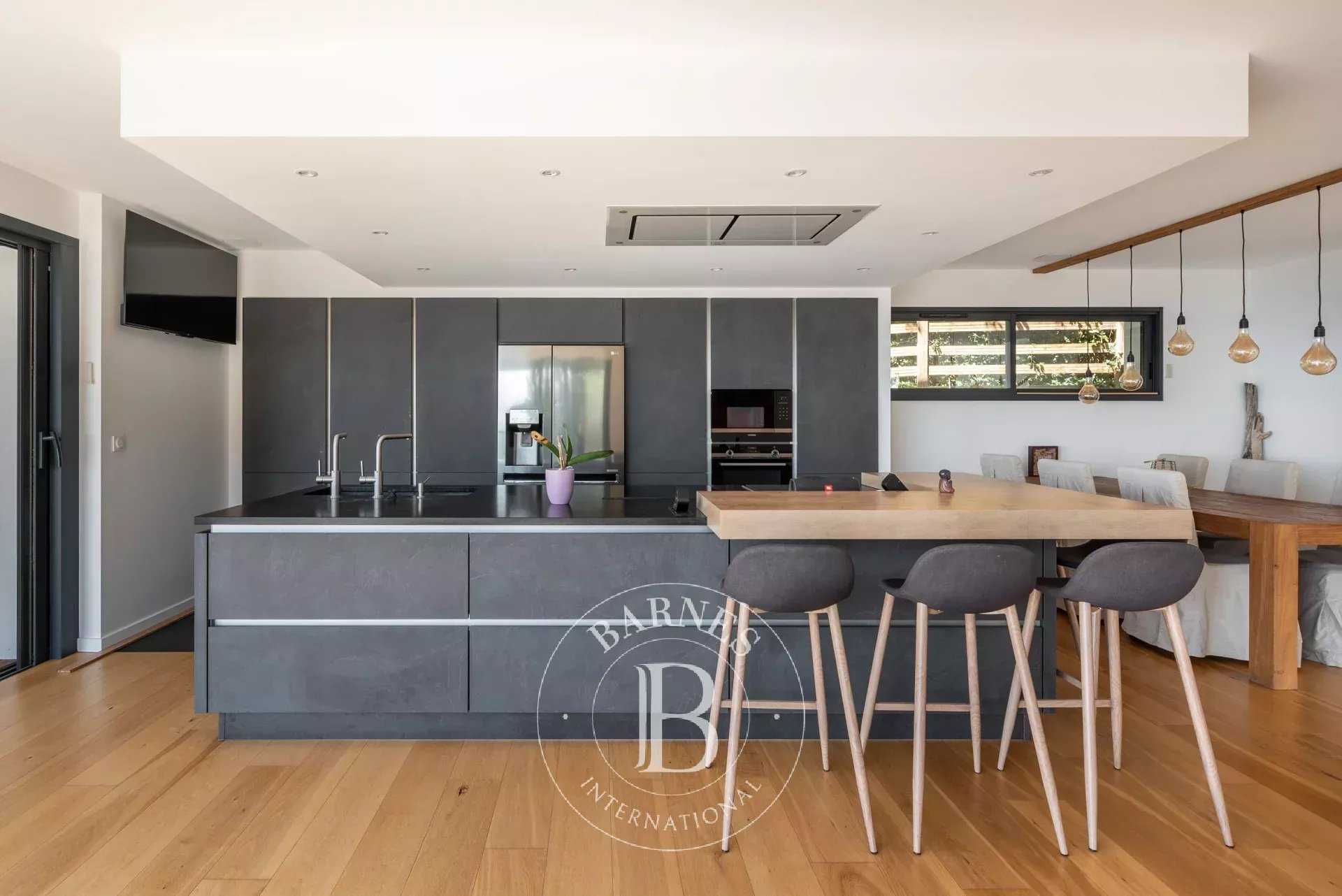 Coublevie  - Maison 7 Pièces 5 Chambres