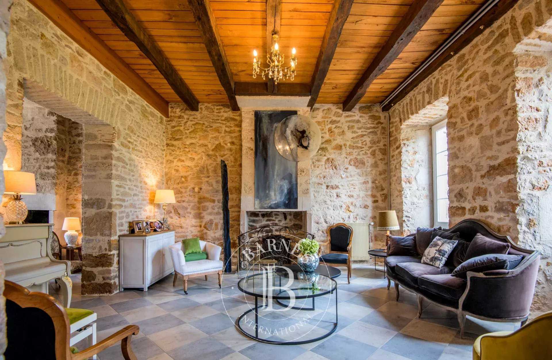 Figeac  - Propriété 15 Pi&egrave;ces 12 Chambres