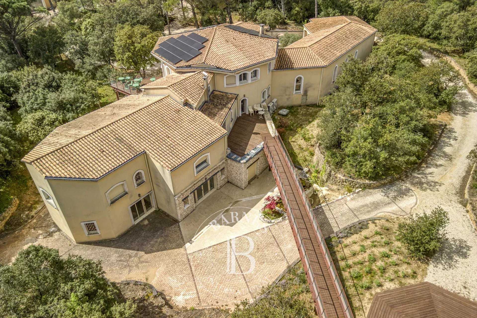 Suze-la-Rousse  - Maison 30 Pièces 11 Chambres