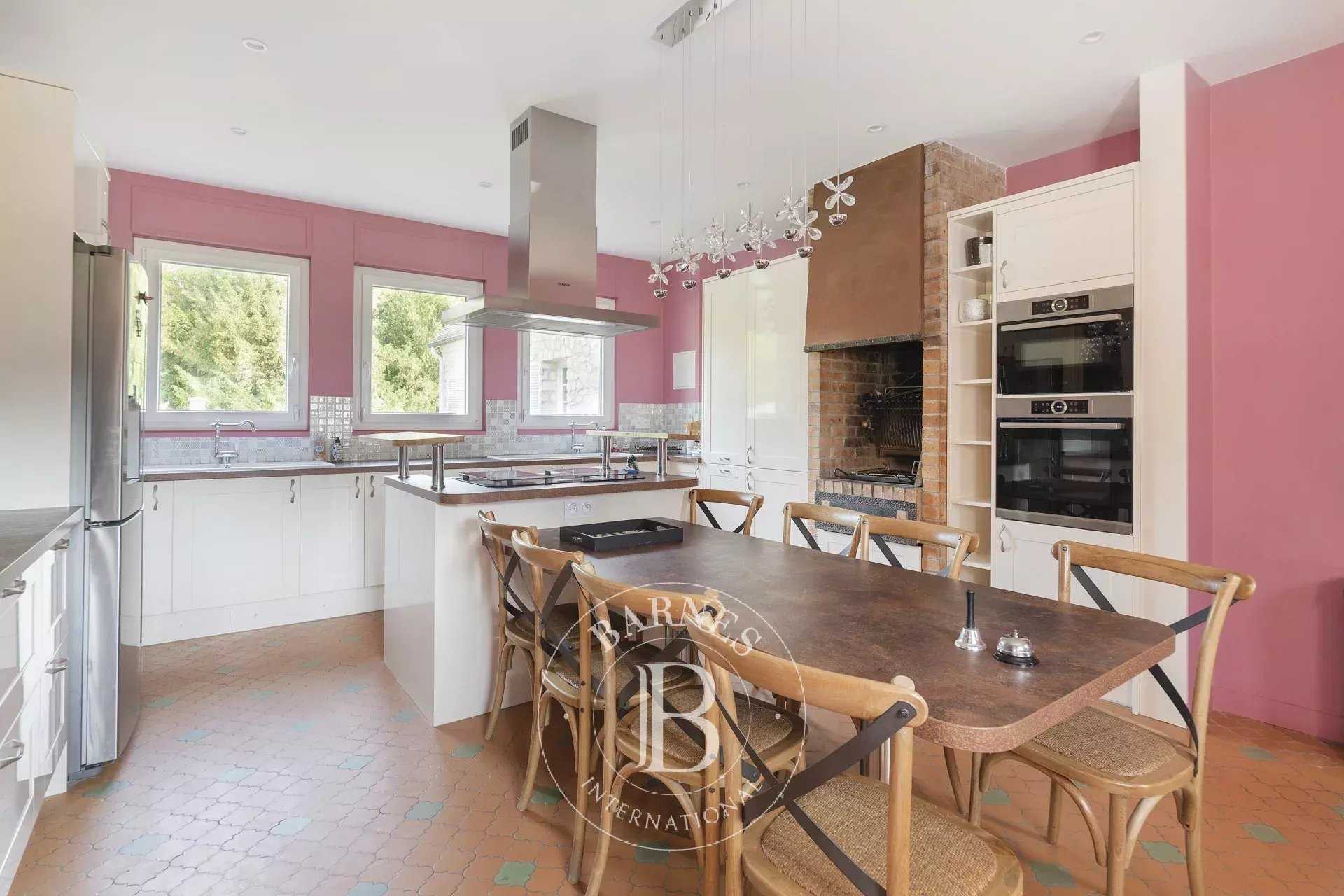 Champcueil  - Property 13 Bedrooms