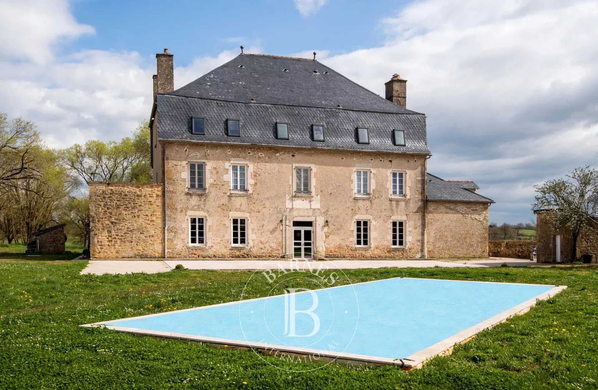 Figeac  - Propriété 15 Pièces 12 Chambres