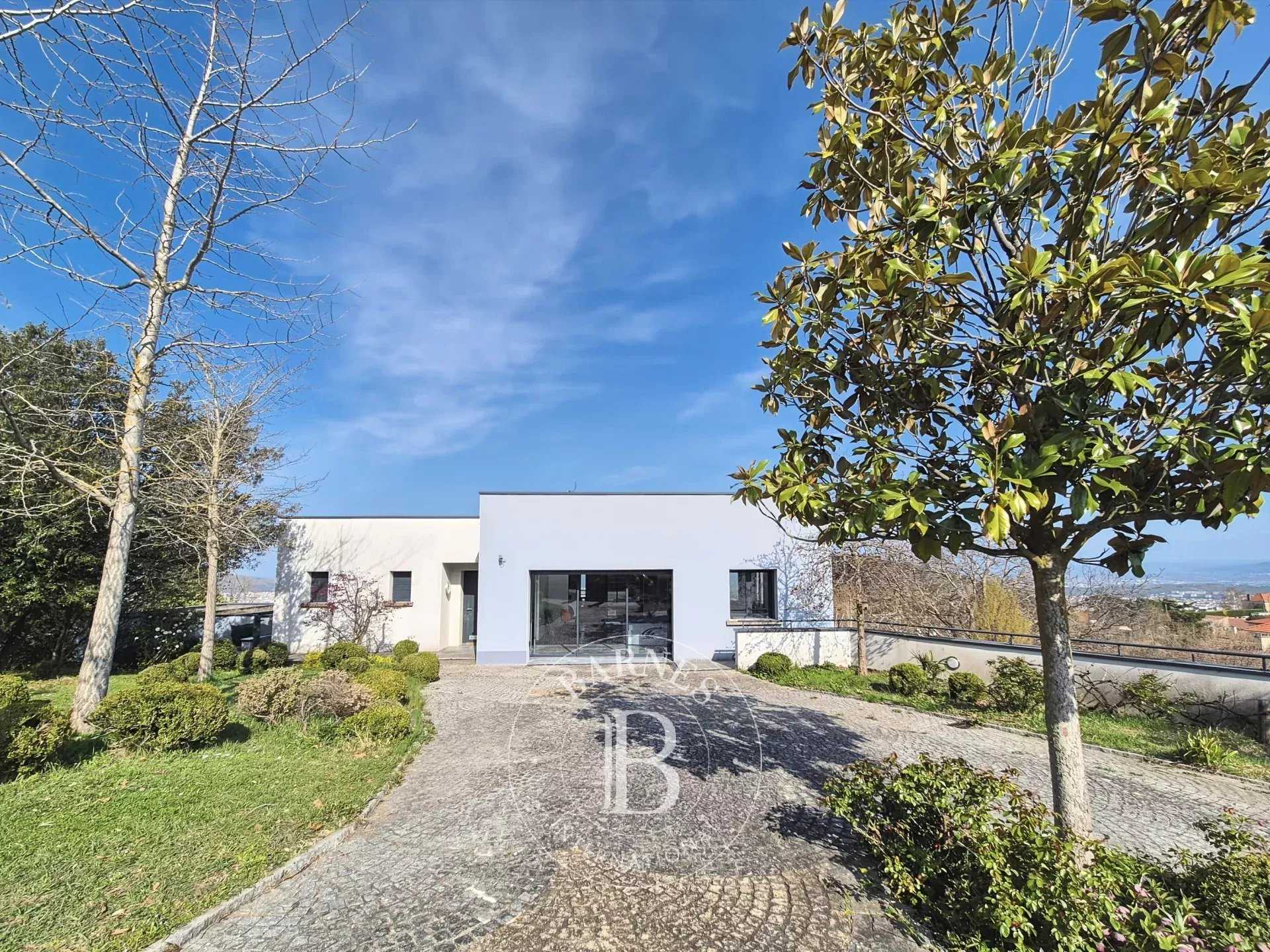 Royat  - Maison 9 Pi&egrave;ces 5 Chambres