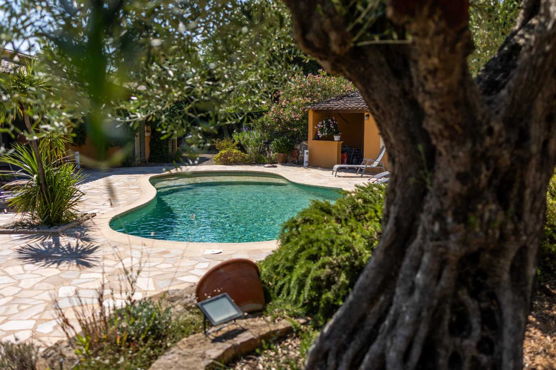 Lorgues  - Villa 7 Pi&egrave;ces 5 Chambres