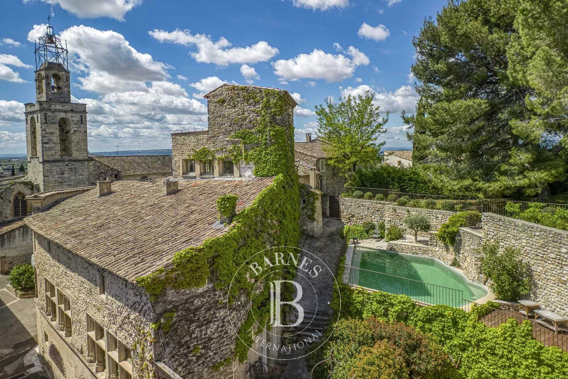 Grignan  - Maison 27 Pi&egrave;ces 8 Chambres