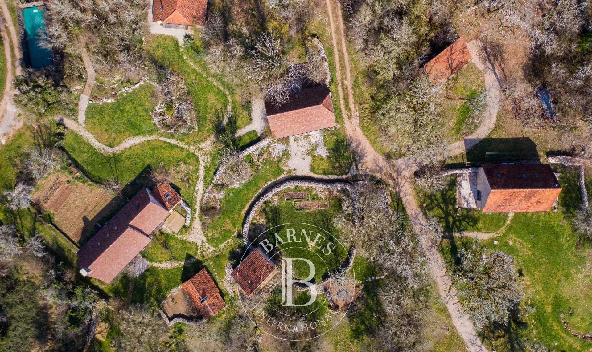 Figeac  - Propriété 25 Pi&egrave;ces