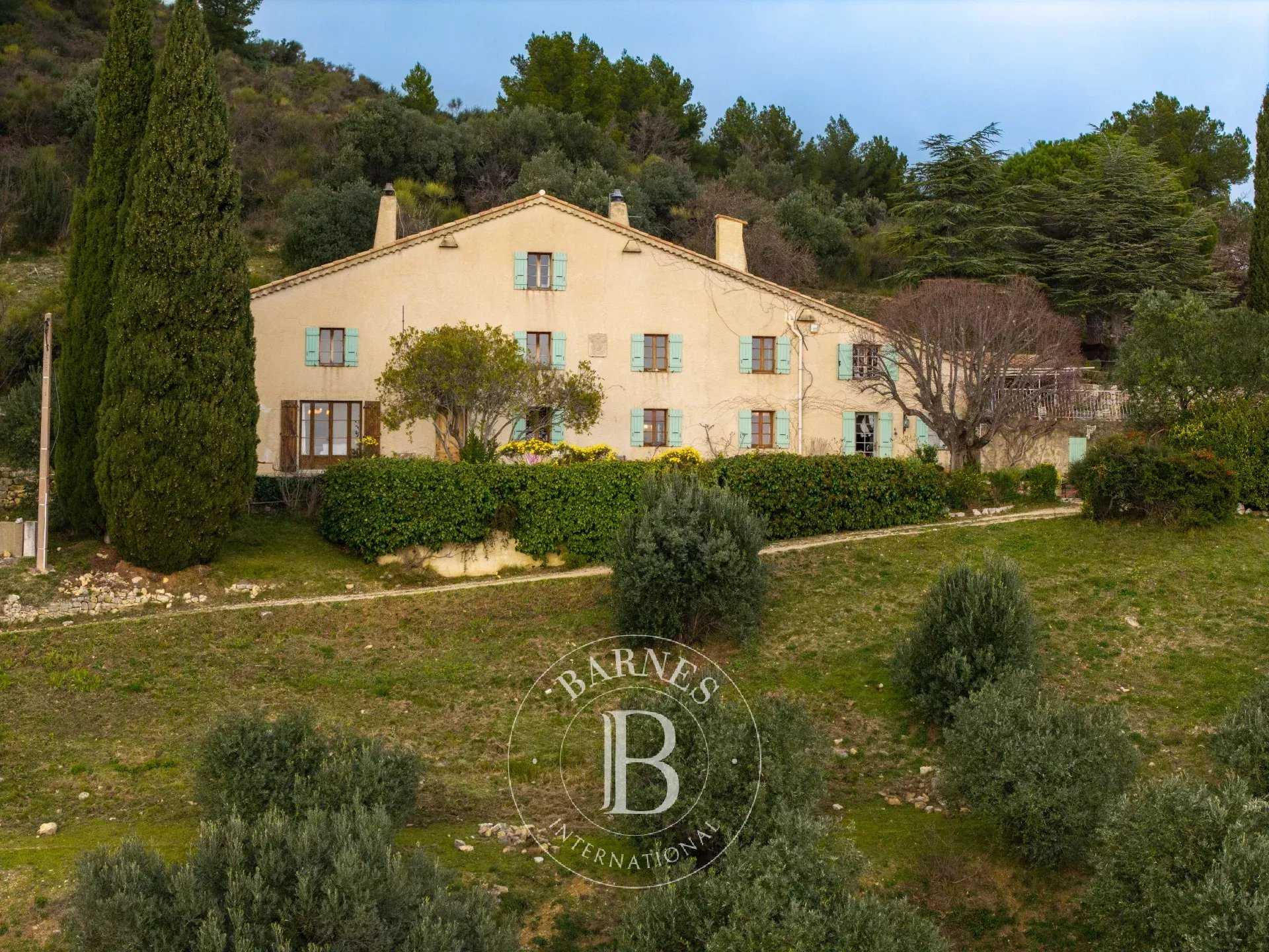 Seillans  - Propriété 17 Pi&egrave;ces 11 Chambres