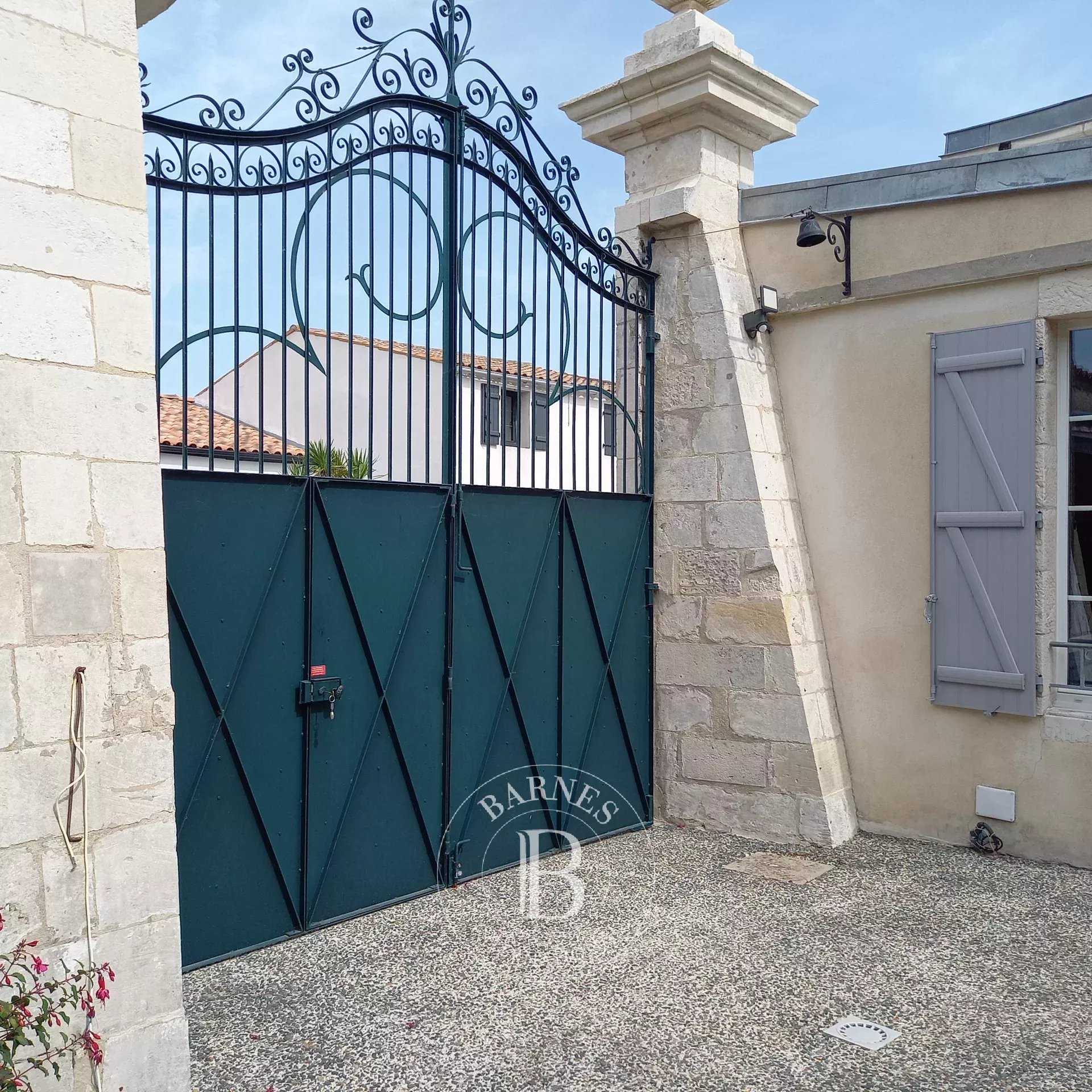 La Rochelle  - House 7 Bedrooms