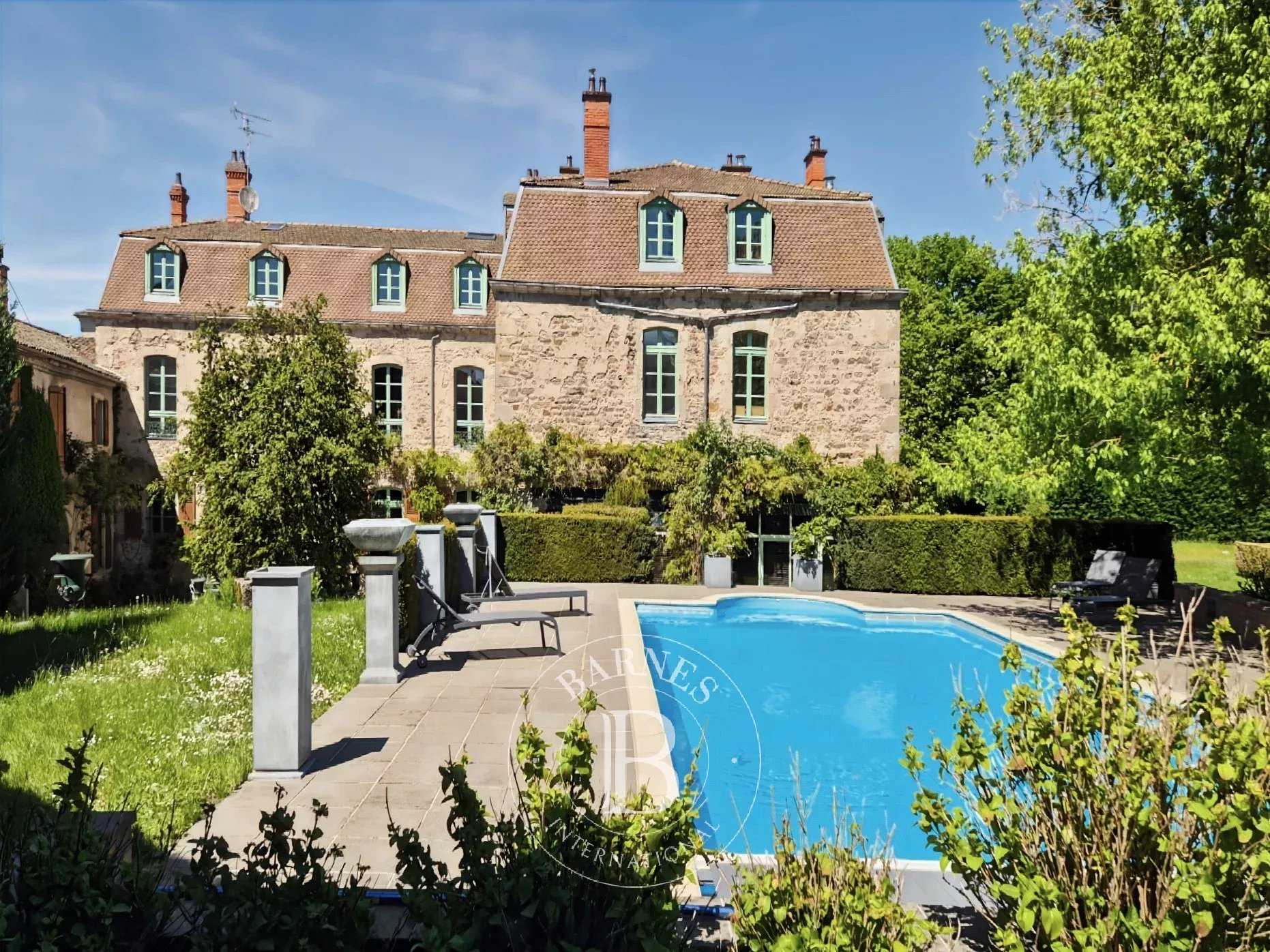 Ambert  - Maison 24 Pi&egrave;ces 11 Chambres