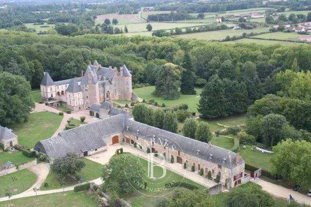 Gien  - Château 30 Pièces 20 Chambres