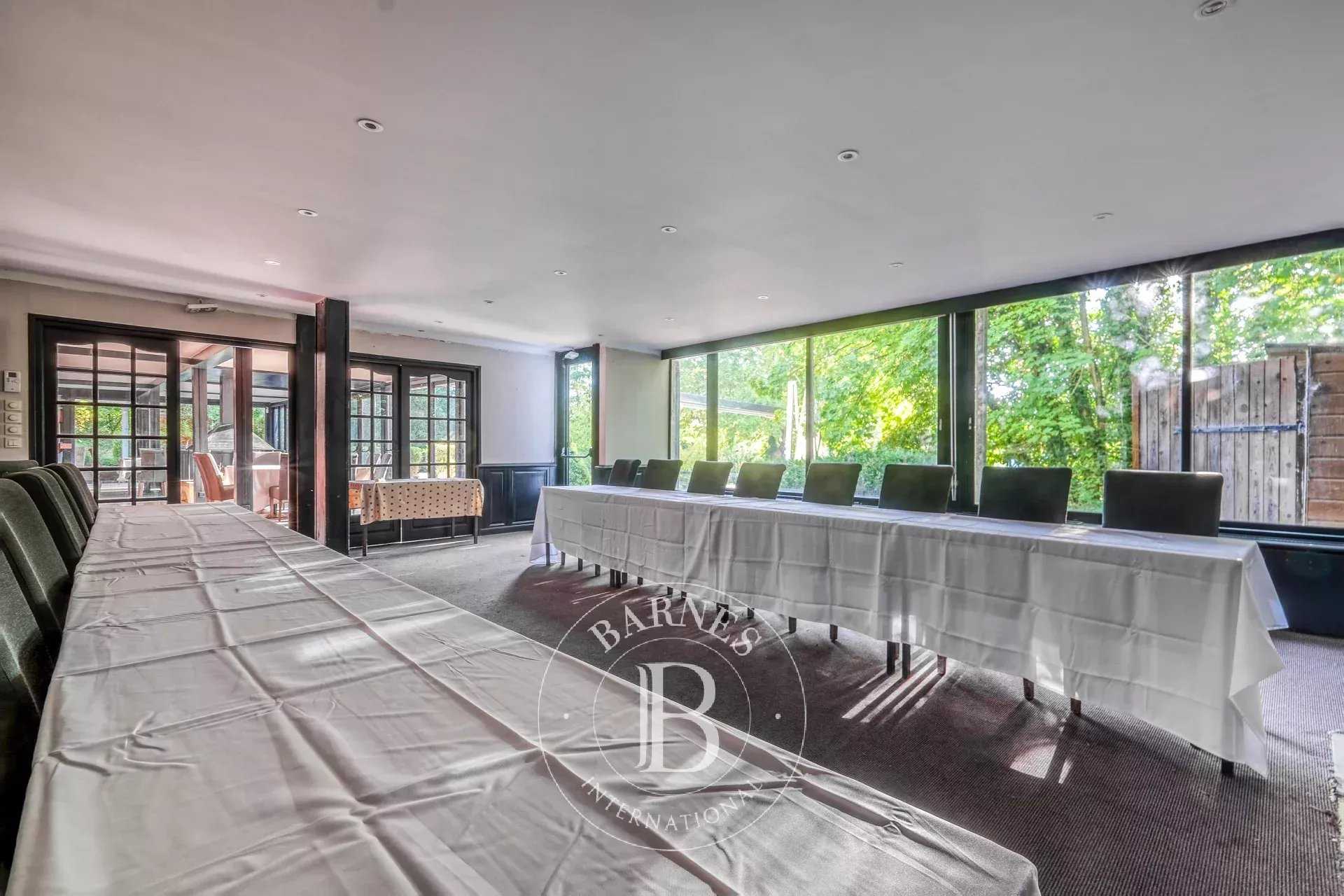 Fontainebleau  - Propriété 20 Pièces 15 Chambres