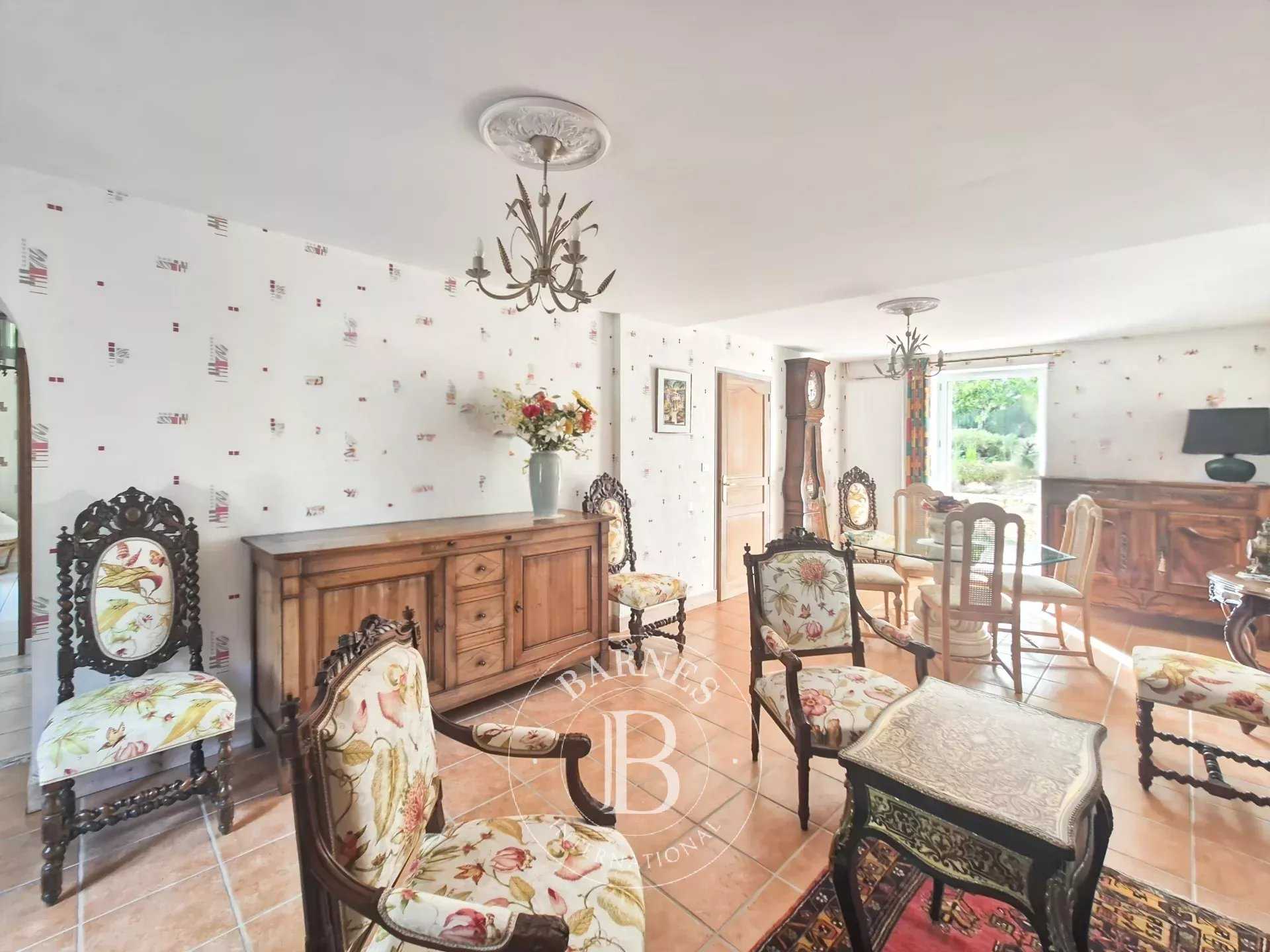 Riom  - Maison 8 Pi&egrave;ces 4 Chambres