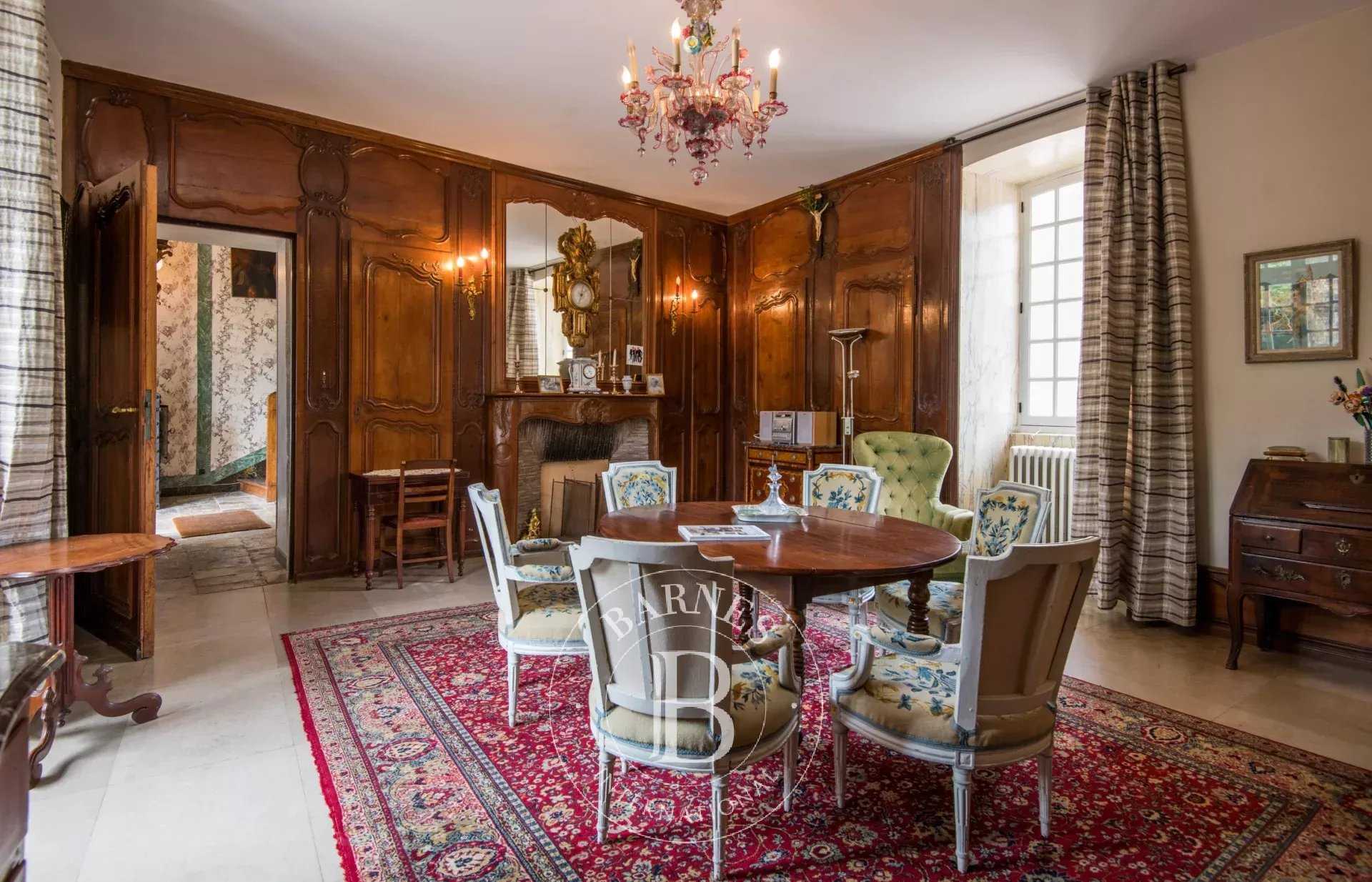 Villefranche-de-Rouergue  - Propriété 15 Pi&egrave;ces 9 Chambres
