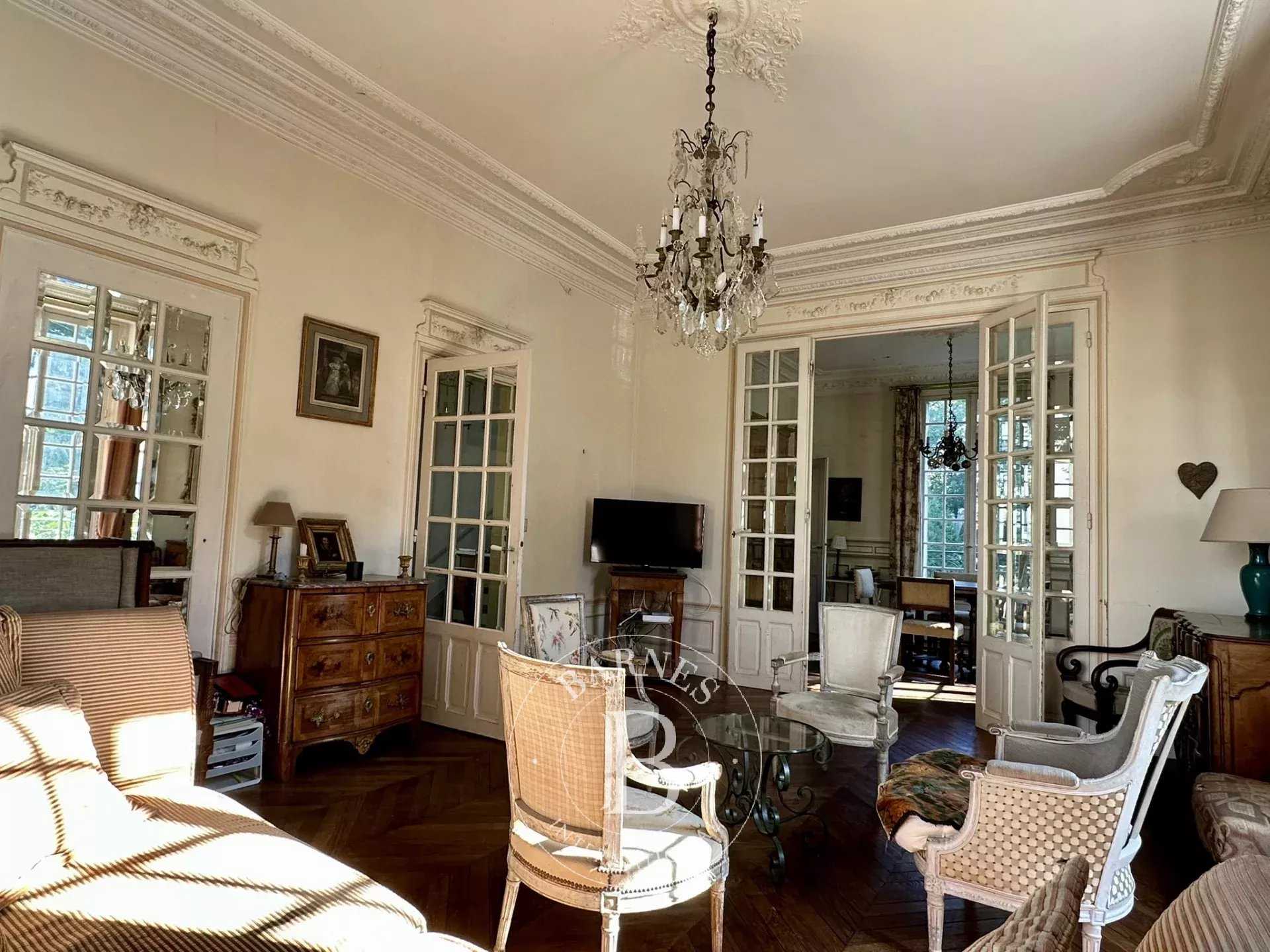 Arpajon  - Maison 9 Pi&egrave;ces 6 Chambres