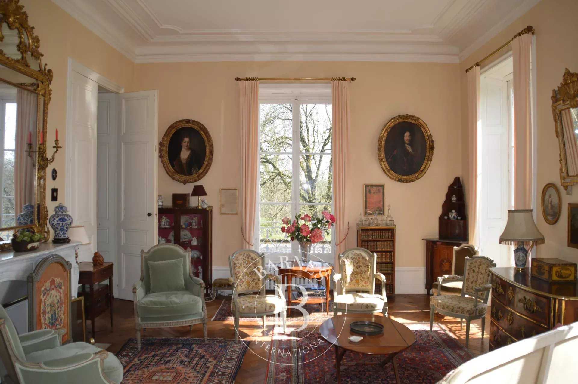 Niort  - Castle 5 Bedrooms