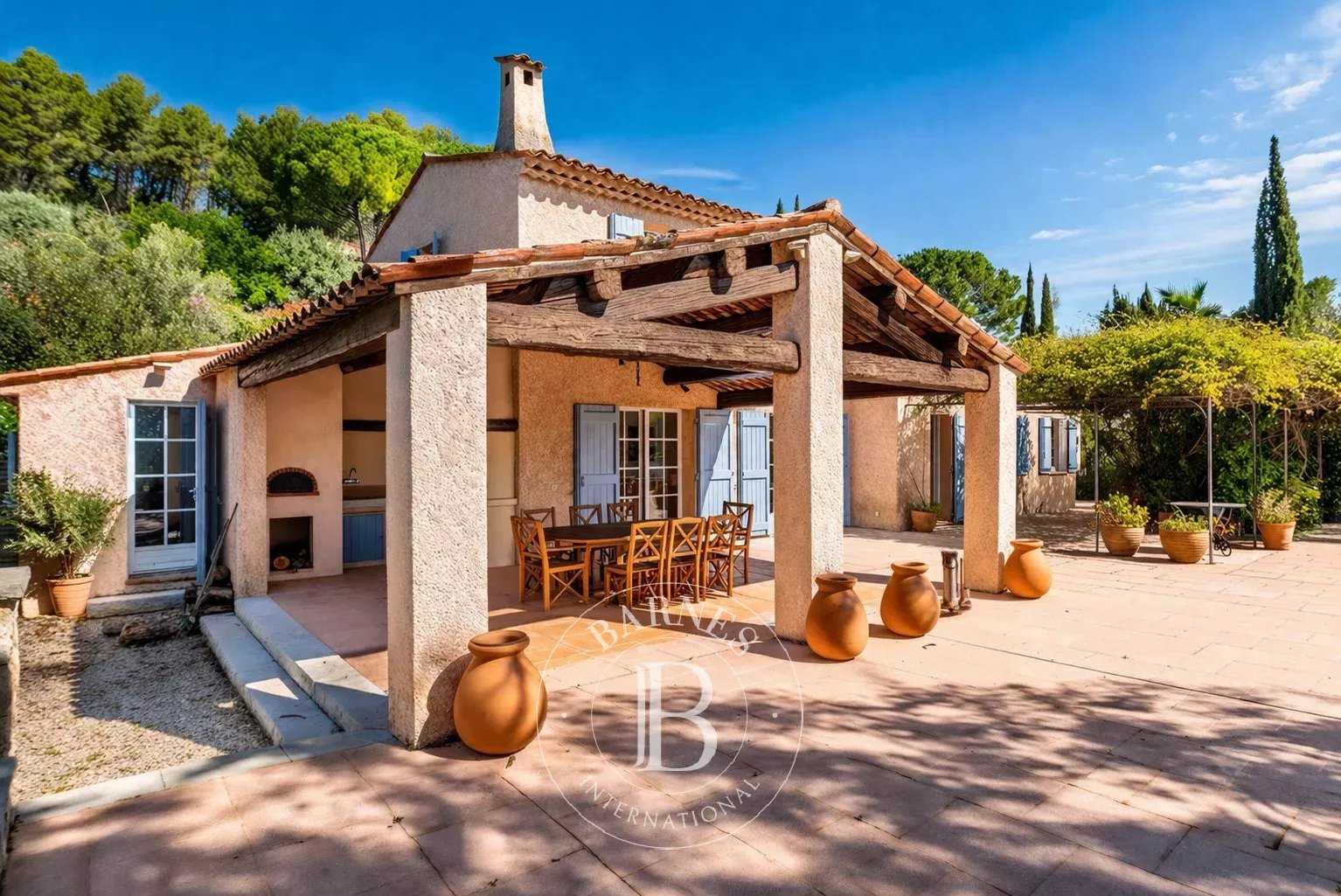 Fayence  - Maison 8 Pi&egrave;ces 5 Chambres
