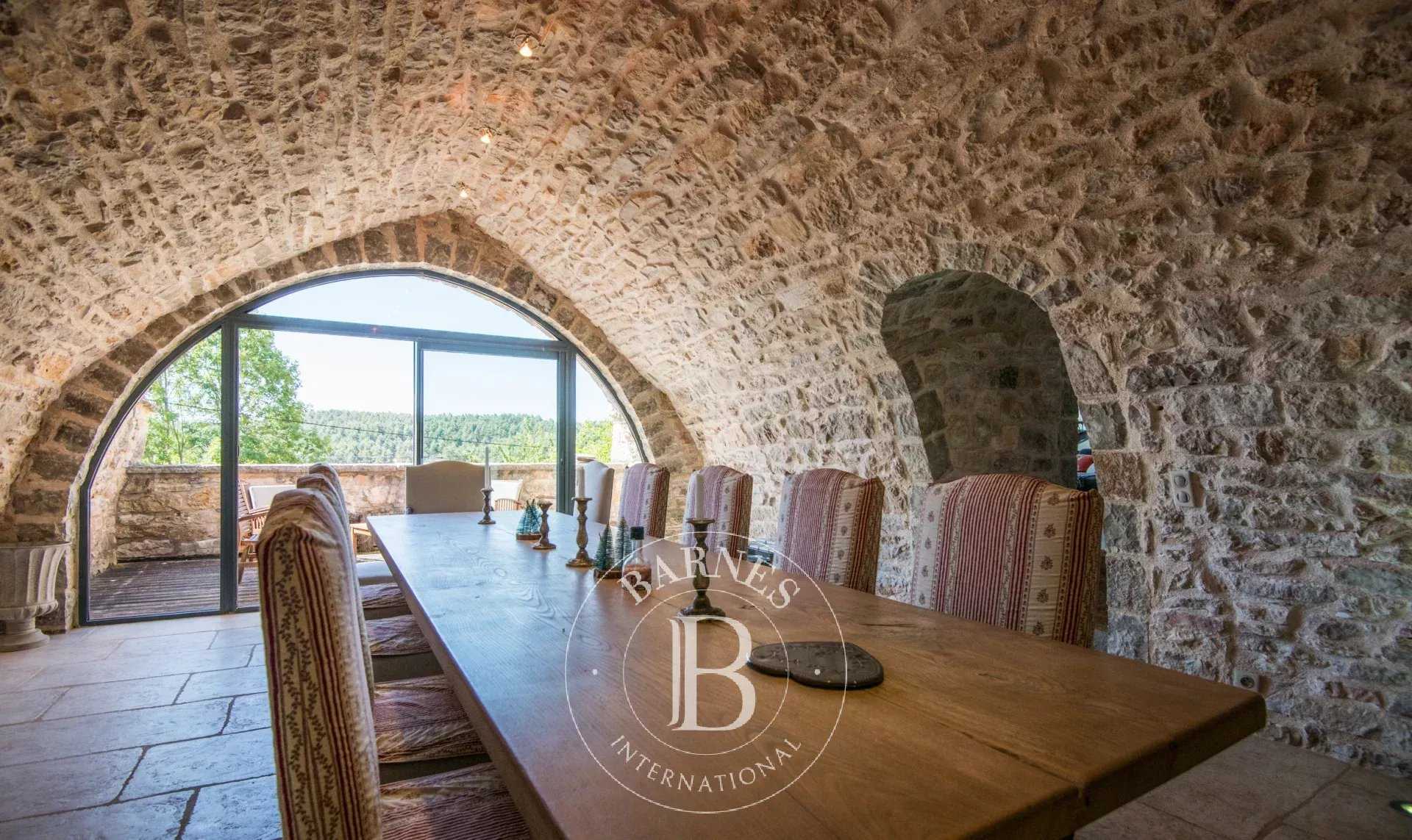 Millau  - Propriété 7 Pi&egrave;ces 4 Chambres