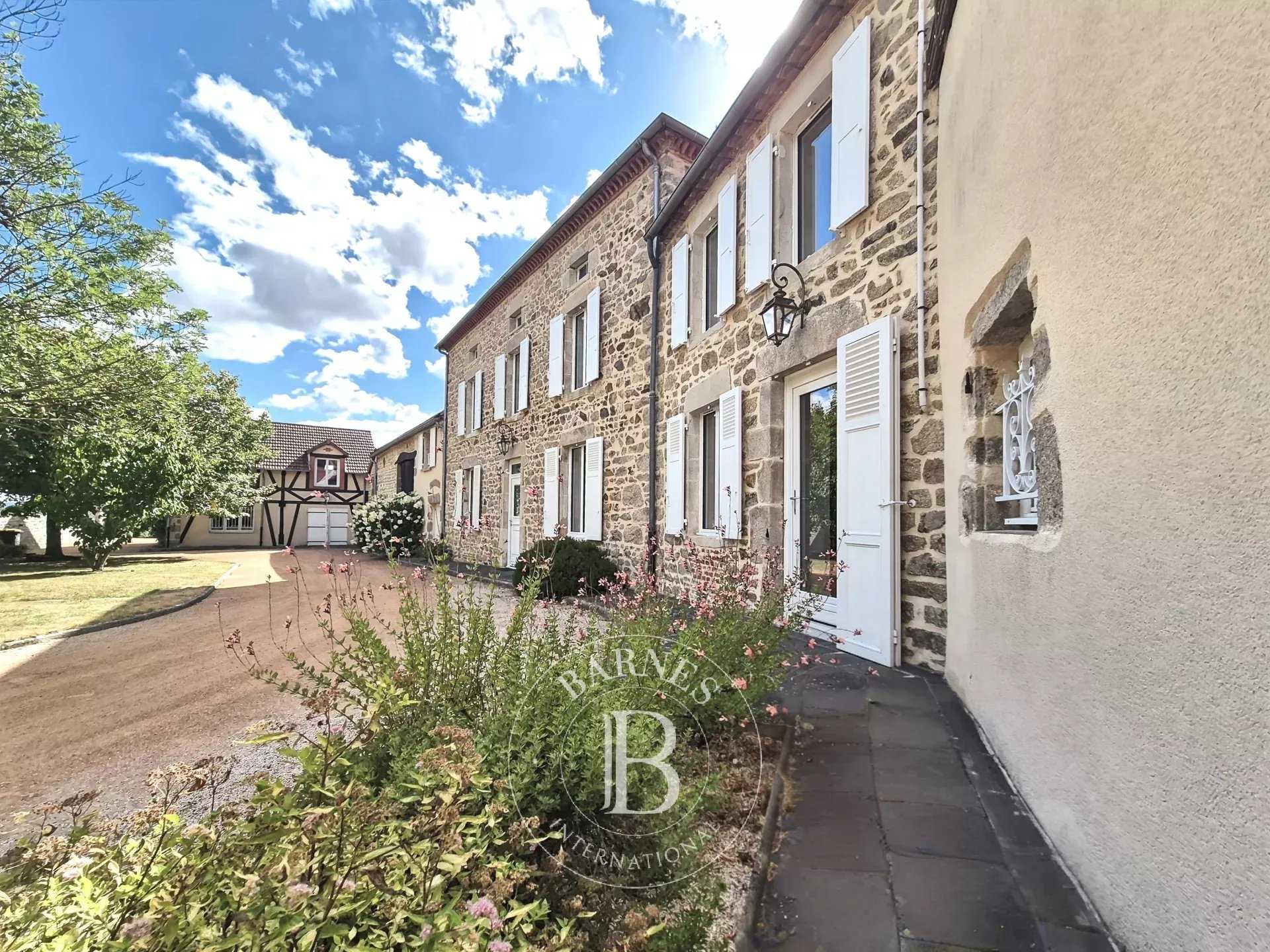 Riom  - Maison 8 Pi&egrave;ces 4 Chambres