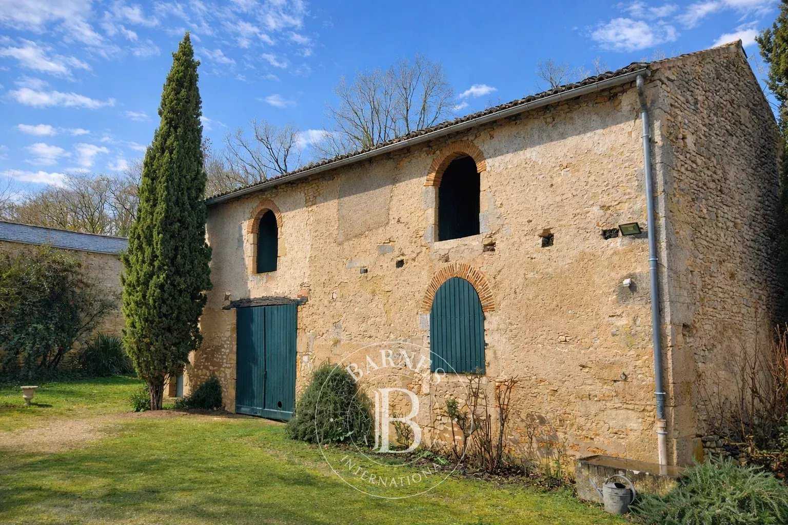 Poitiers  - Maison 8 Pi&egrave;ces 5 Chambres