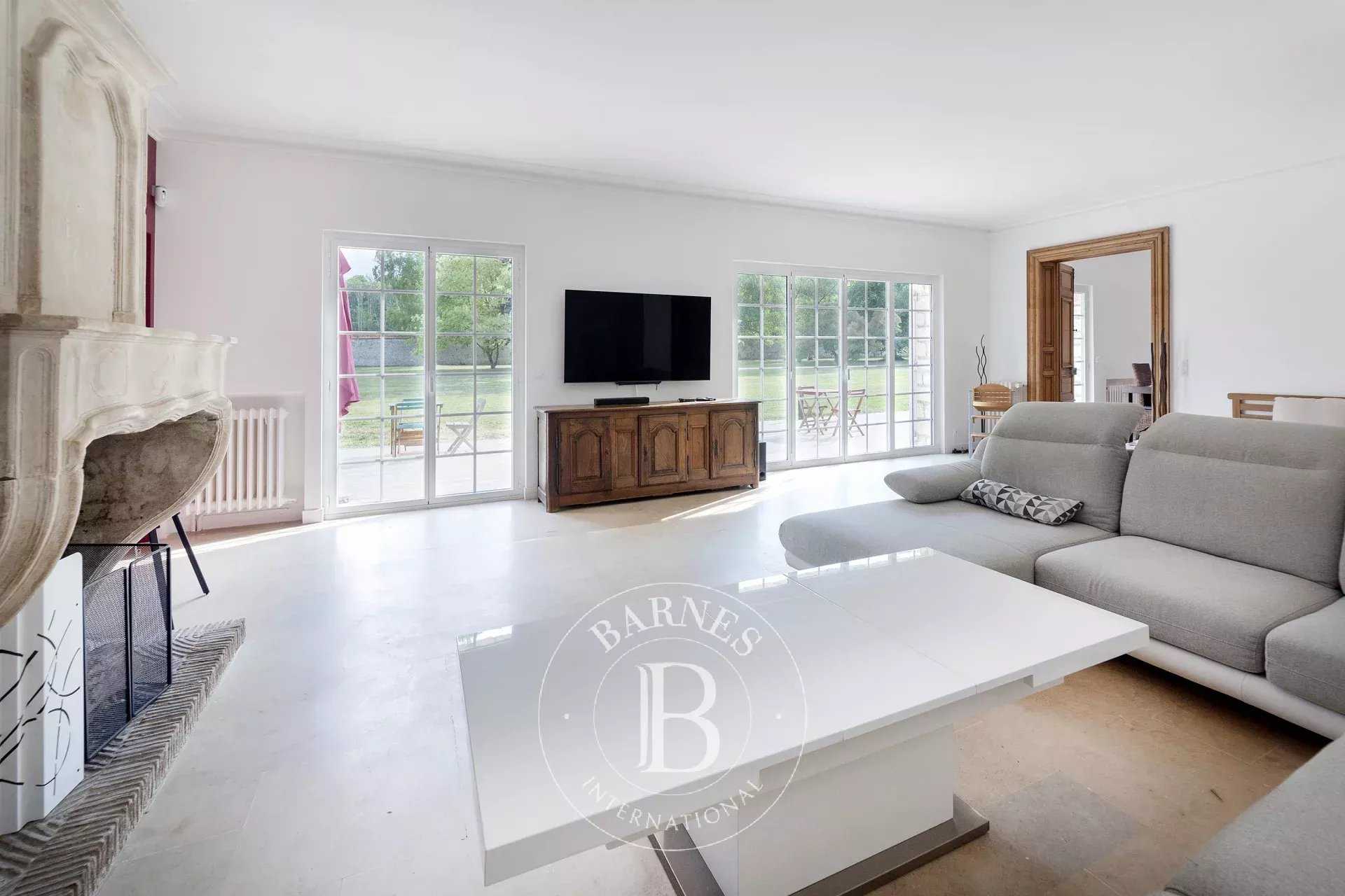 Champcueil  - Property 13 Bedrooms