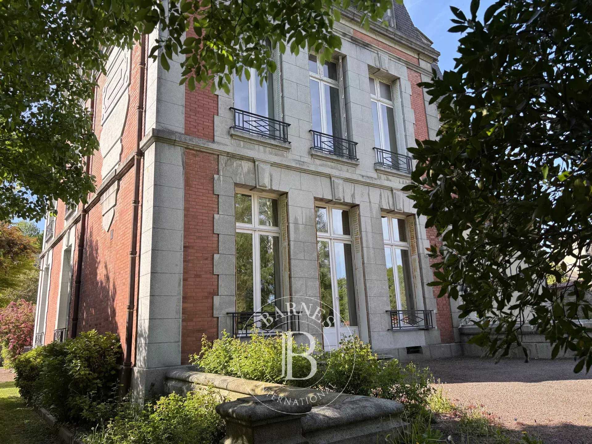 Condé-en-Normandie  - Maison de ville 12 Pi&egrave;ces 7 Chambres