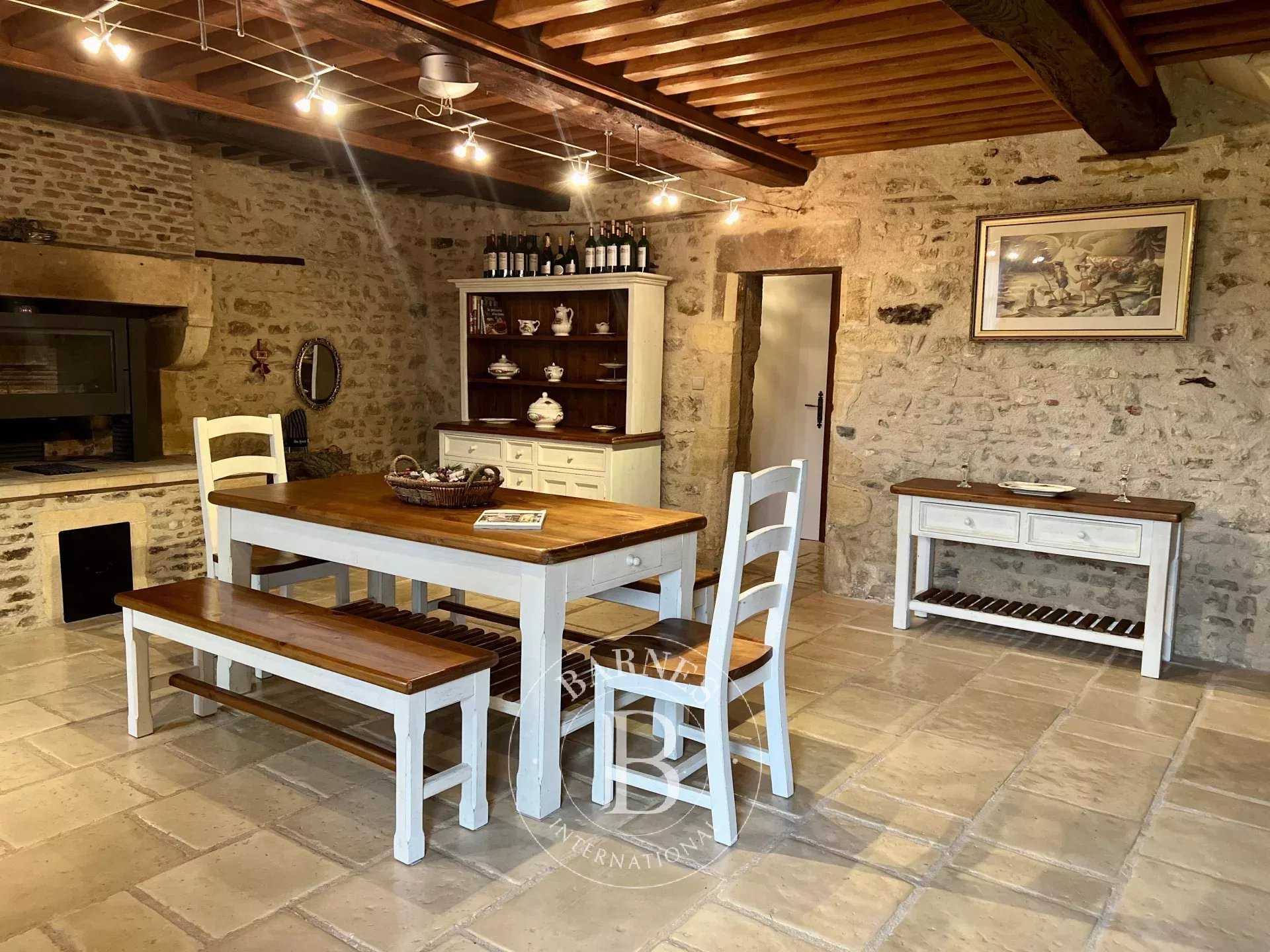 Saint-Christophe-en-Brionnais  - Maison 7 Pièces 3 Chambres