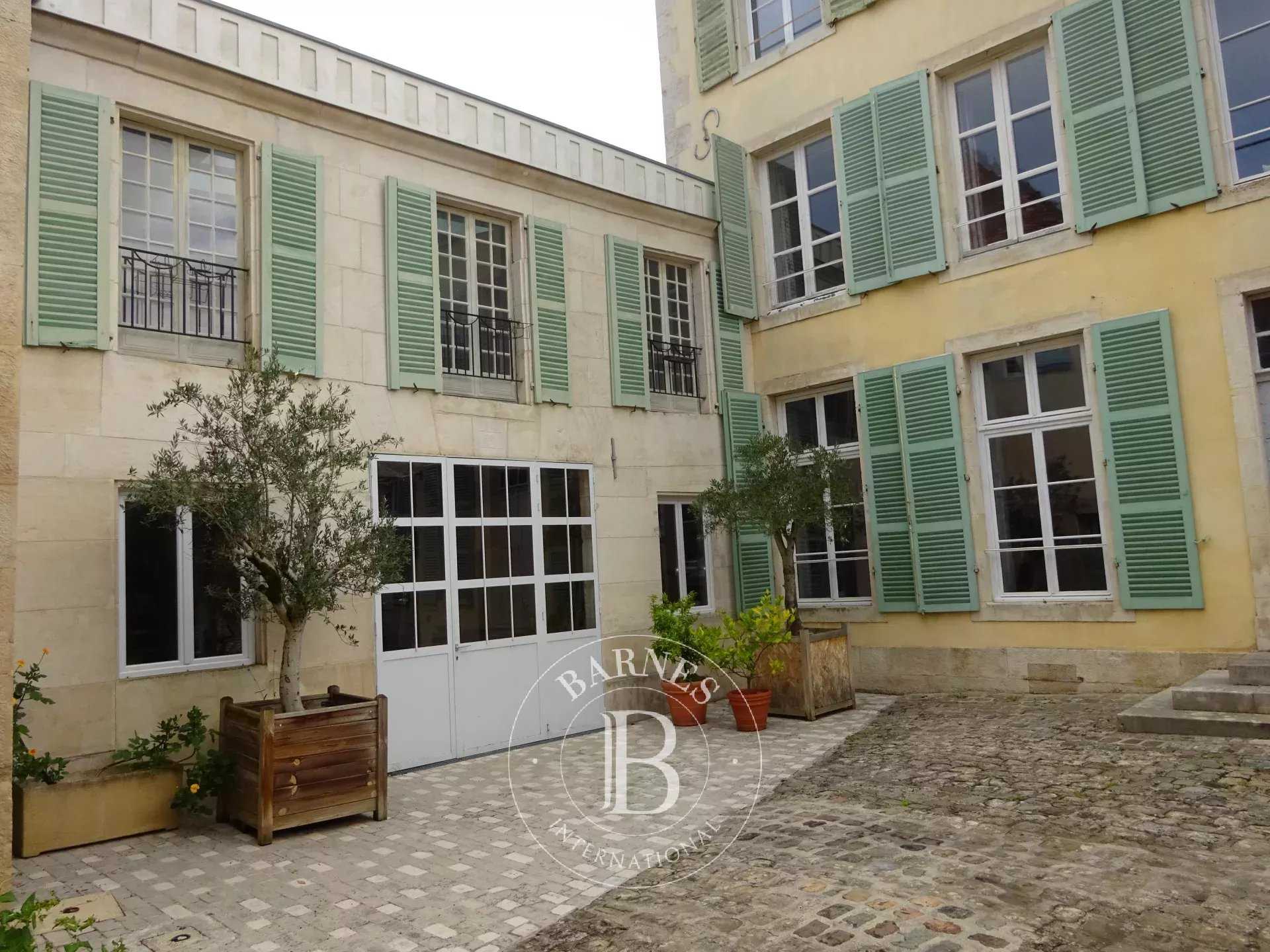 Montbard  - Hôtel particulier 19 Pièces 7 Chambres