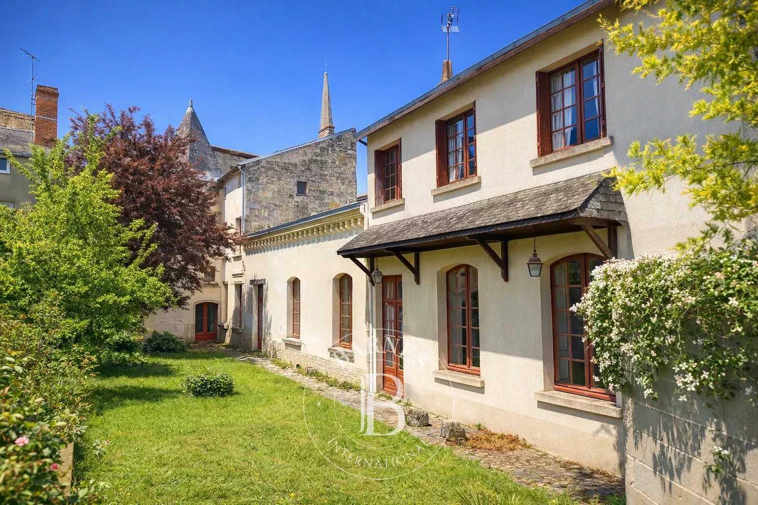 Loudun  - Hôtel particulier 12 Pi&egrave;ces 6 Chambres