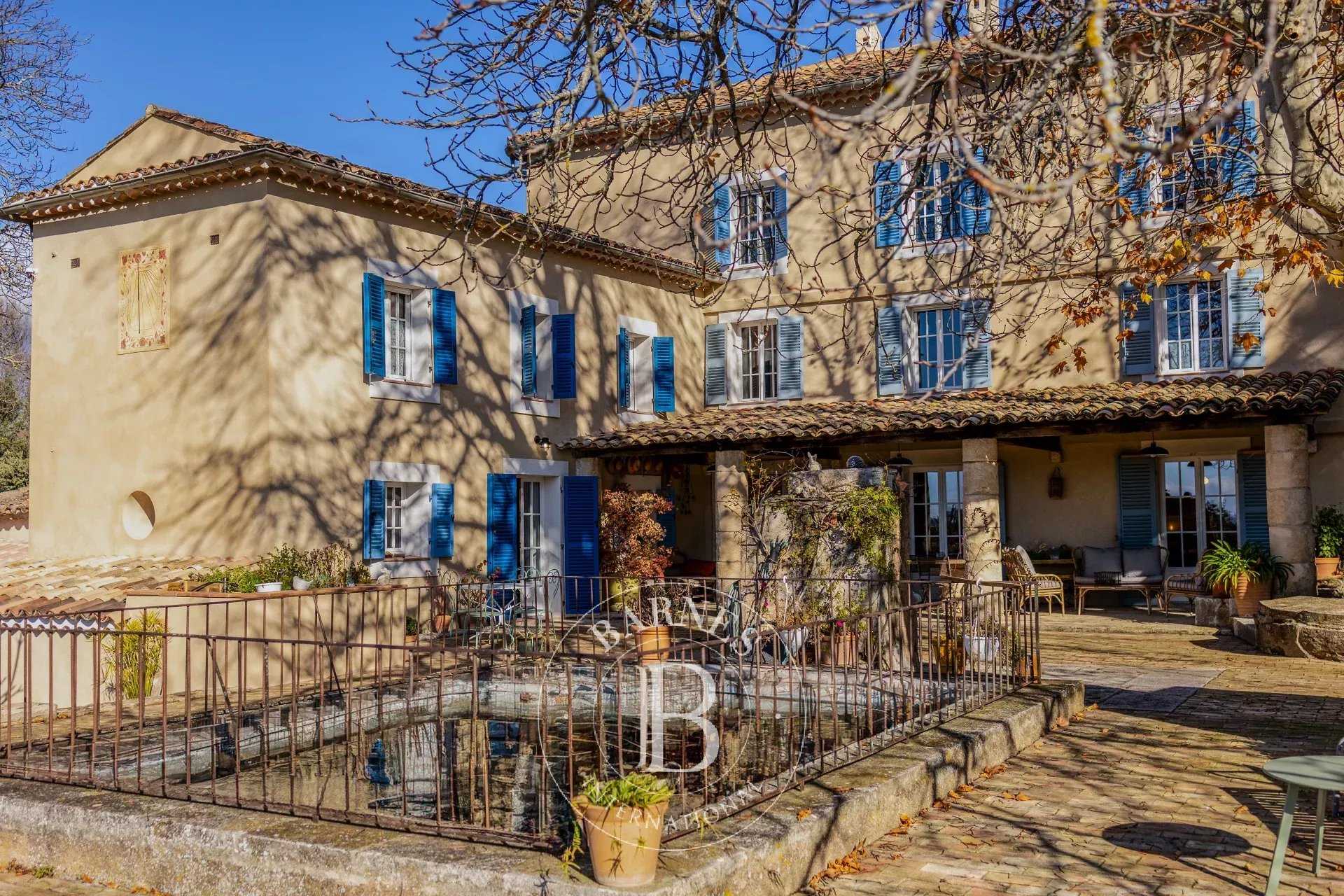 Aups  - Propriété 19 Pi&egrave;ces 11 Chambres