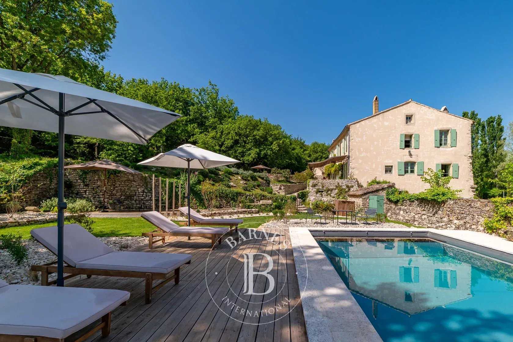 Grignan  - Property 8 Bedrooms
