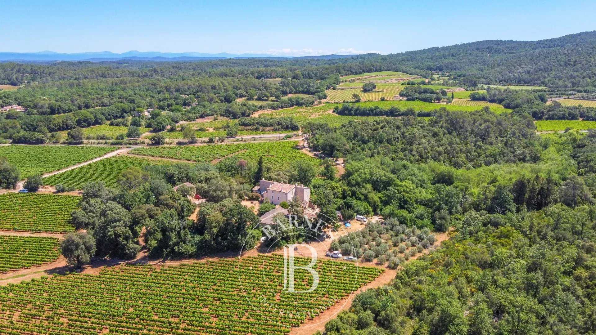 Besse-sur-Issole  - Bastide 40 Pi&egrave;ces 20 Chambres