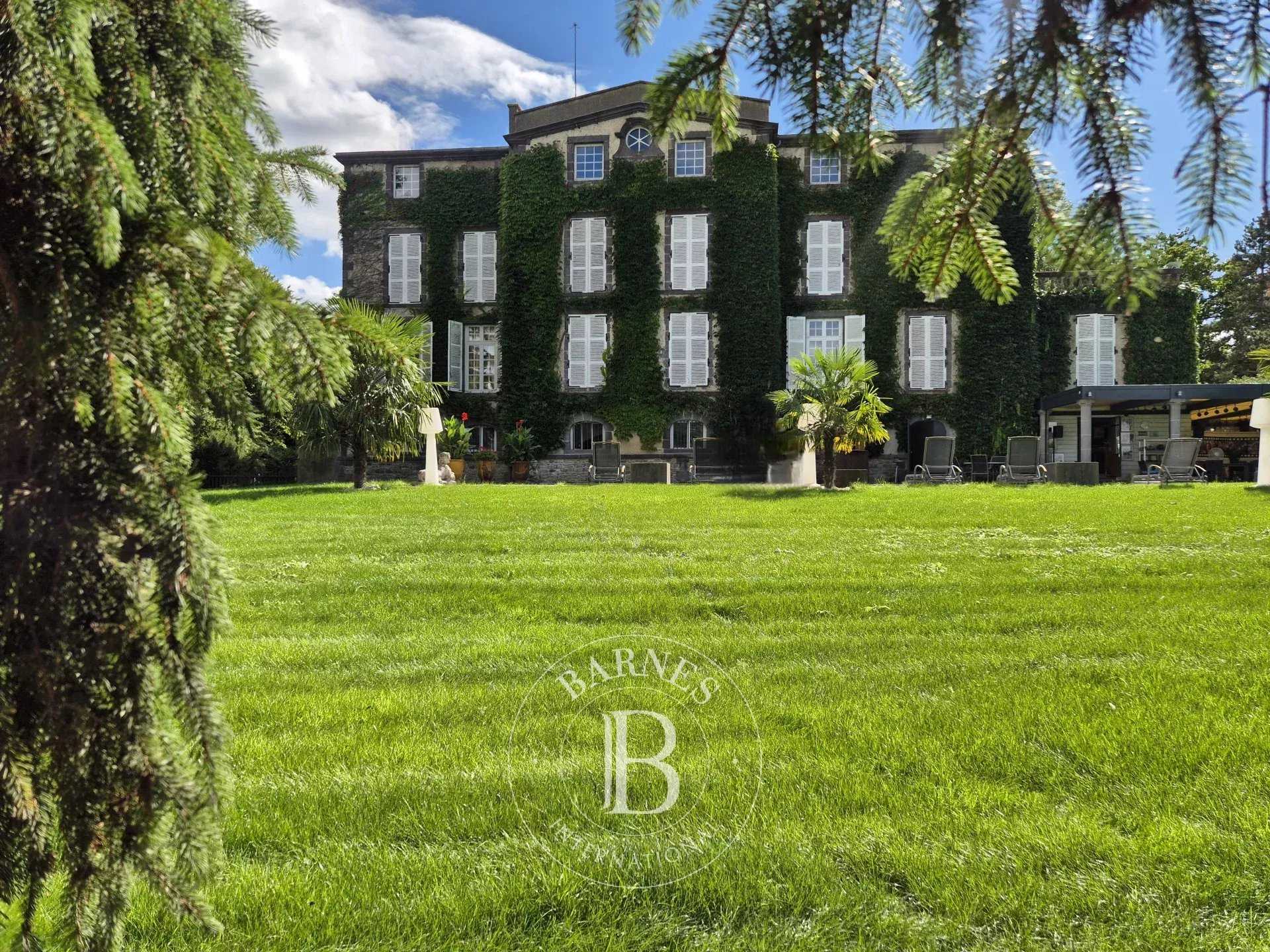 Cellule  - Castle 9 Bedrooms