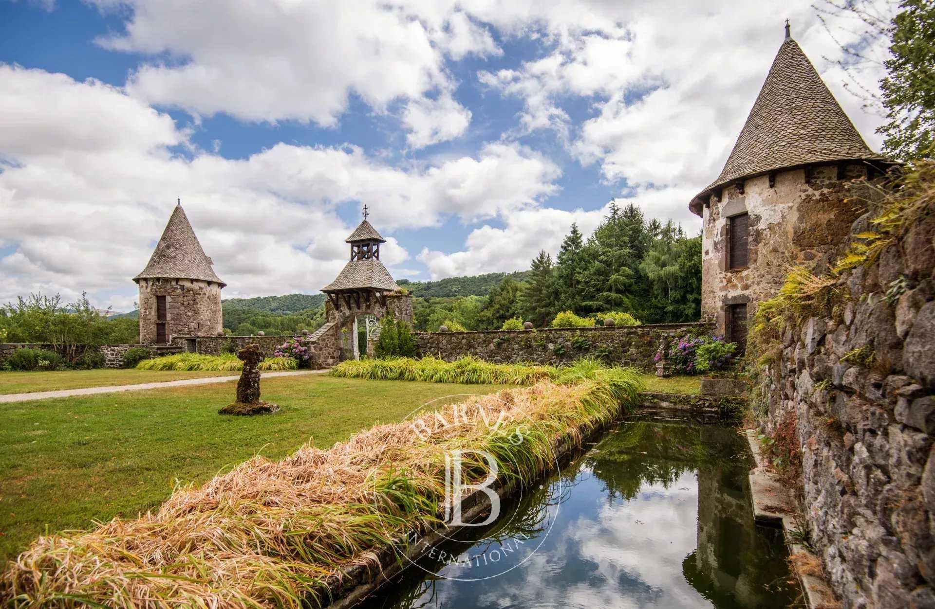 Aurillac  - Château 20 Pièces