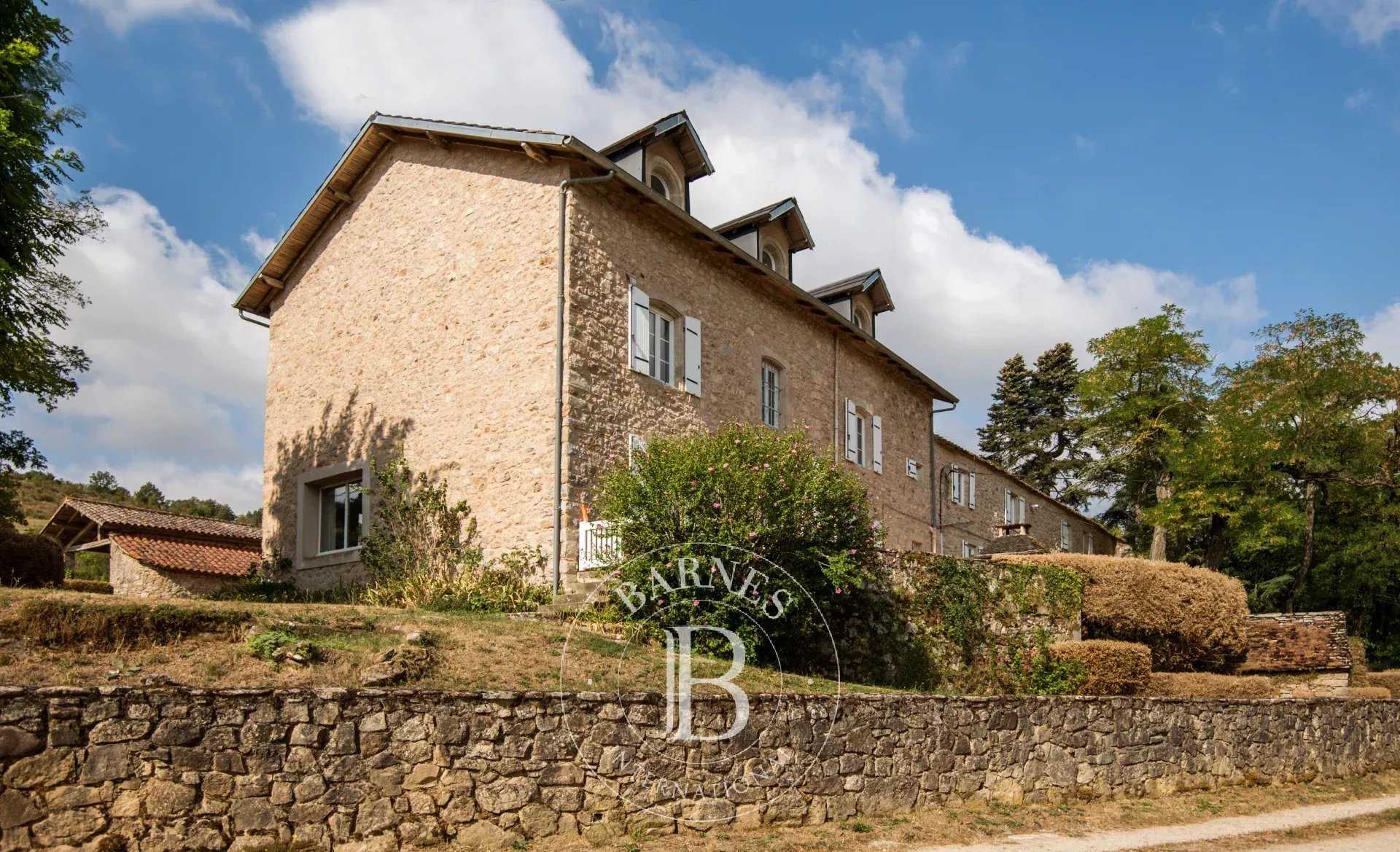 Saint-Affrique  - Property 8 Bedrooms