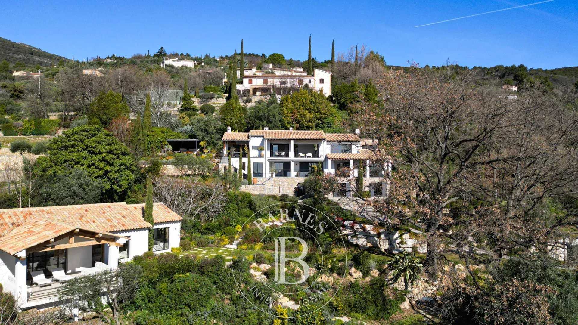 Seillans  - Propriété 16 Pi&egrave;ces 9 Chambres