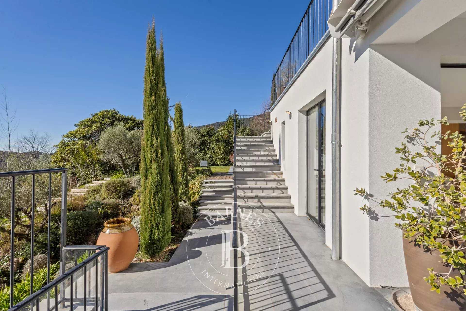 Seillans  - Propriété 16 Pi&egrave;ces 9 Chambres