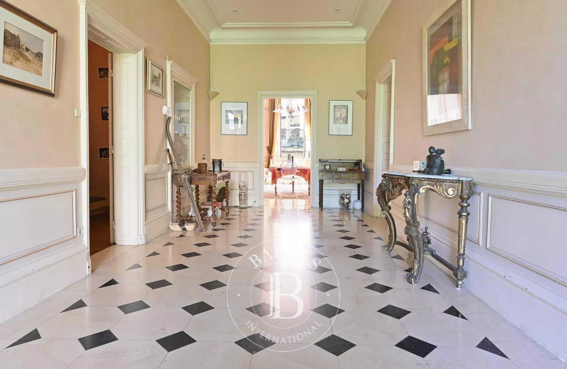 Chalon-sur-Saône  - Appartement 10 Pièces 6 Chambres