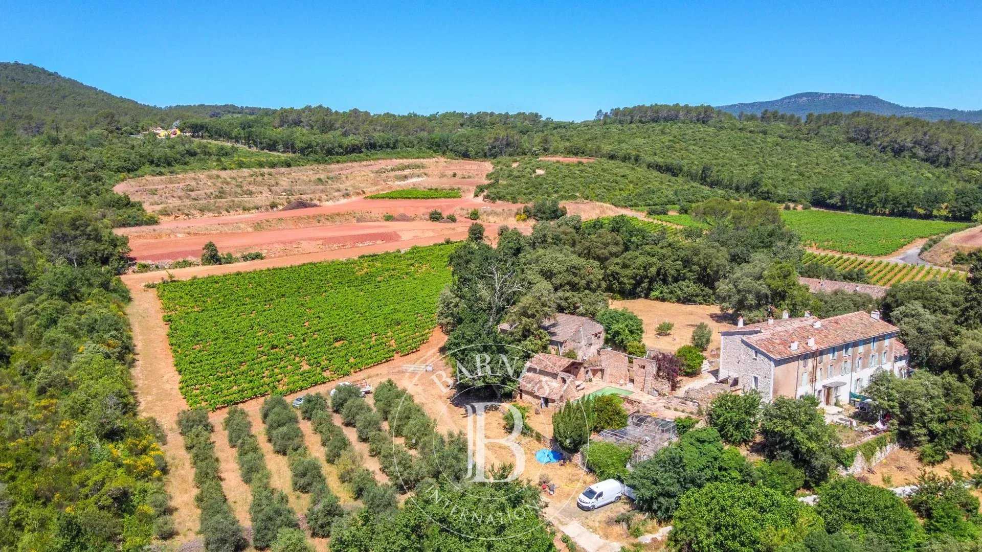 Besse-sur-Issole  - Bastide 40 Pi&egrave;ces 20 Chambres
