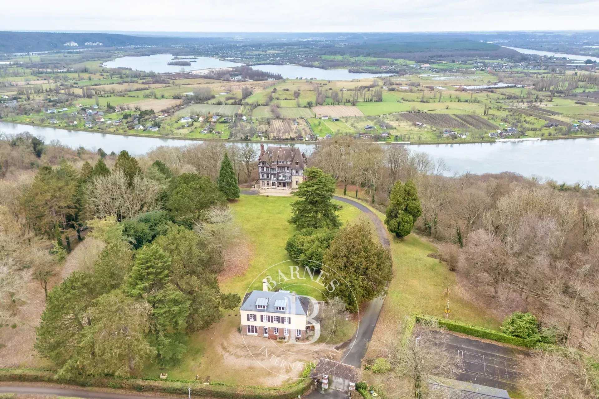 Barneville-sur-Seine  - Manoir 40 Pi&egrave;ces