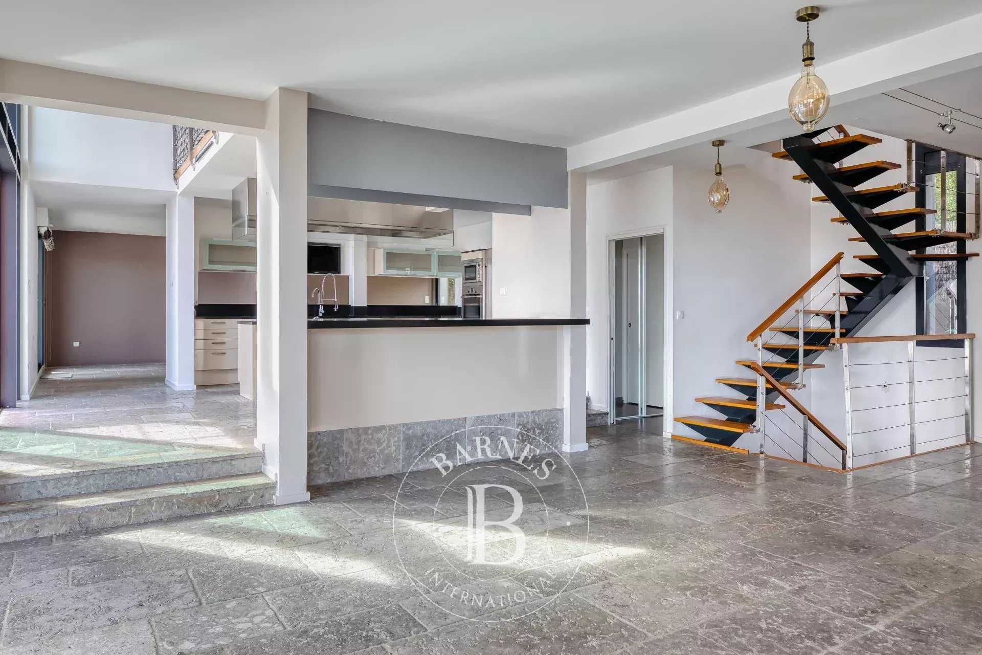 Rouen  - Maison 8 Pi&egrave;ces 5 Chambres