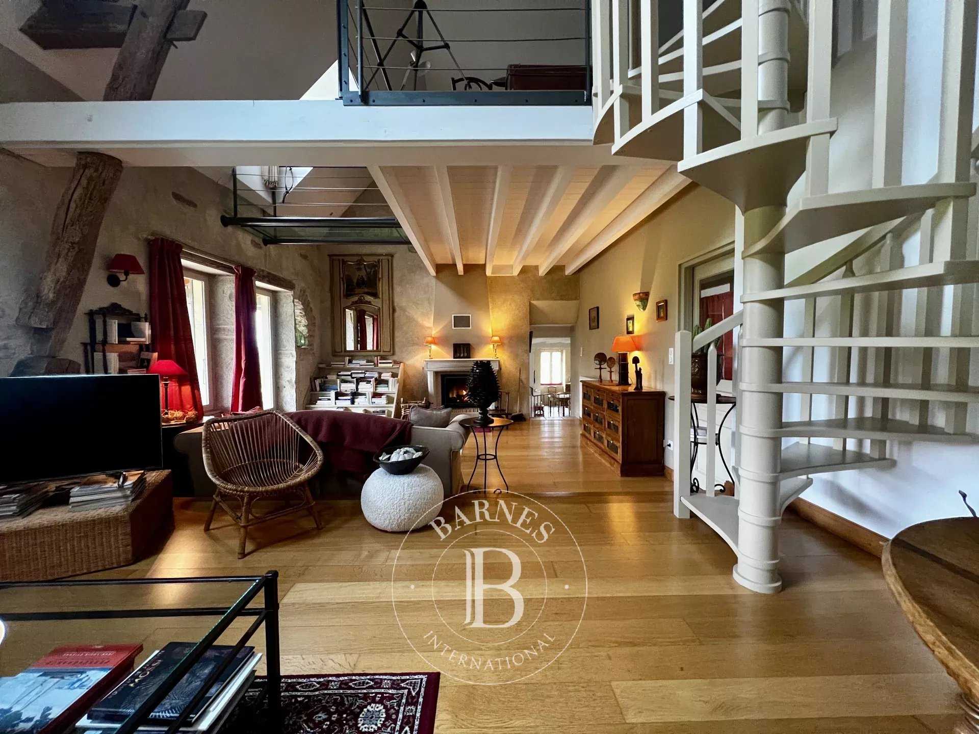 Buxy  - Maison 9 Pi&egrave;ces 5 Chambres