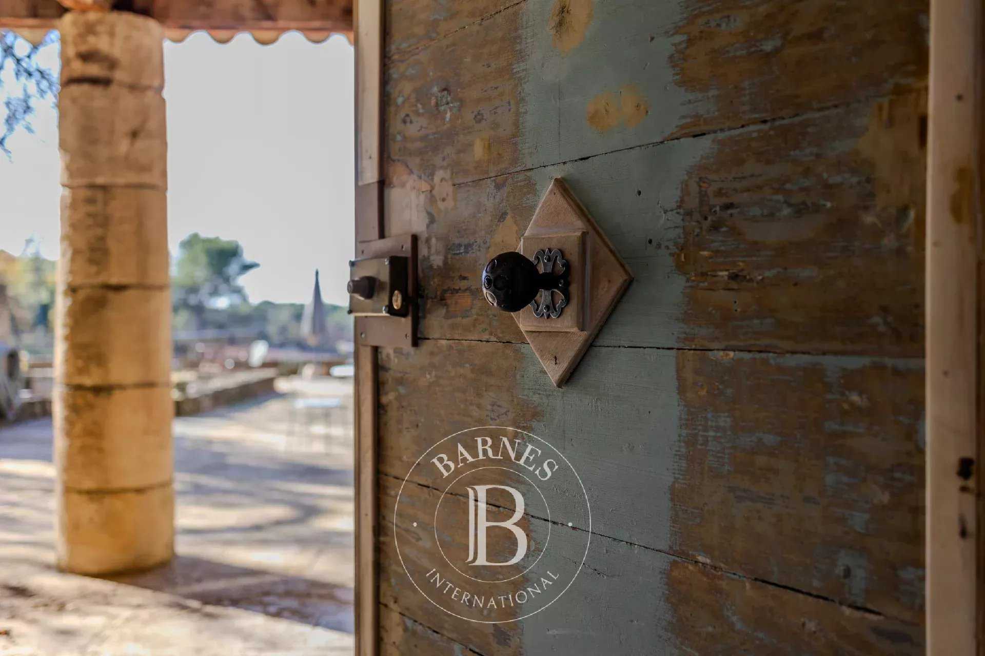 Aups  - Propriété 19 Pi&egrave;ces 11 Chambres