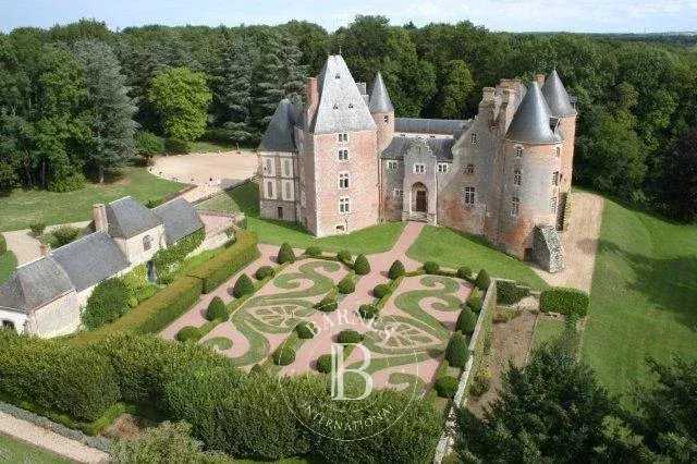 Gien  - Château 30 Pièces 20 Chambres
