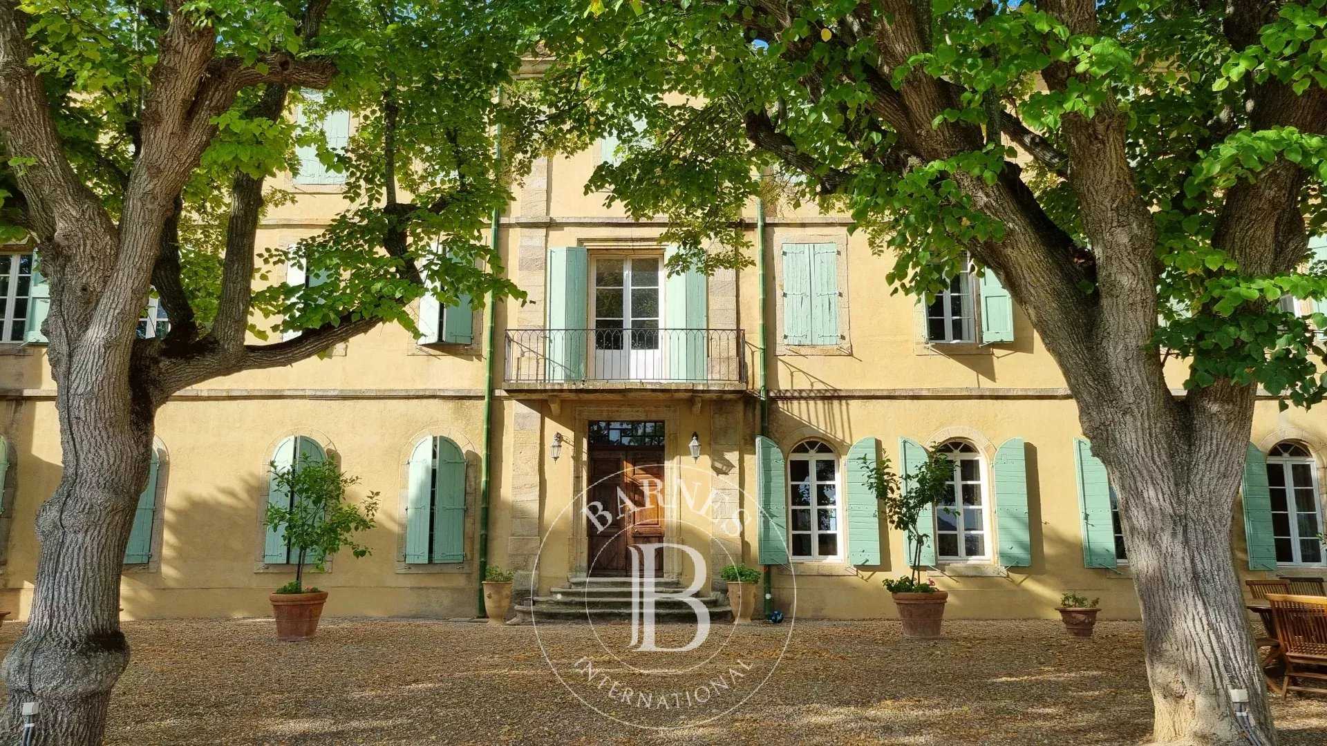 Thézan-des-Corbières  - Propriété viticole 38 Pièces