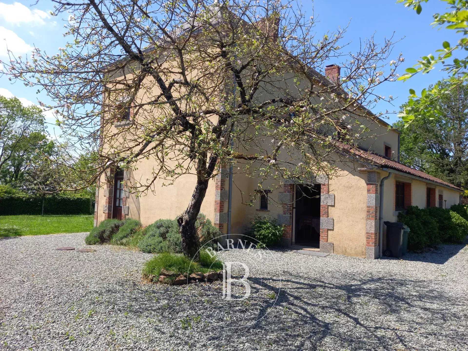 Pouzauges  - House 8 Bedrooms