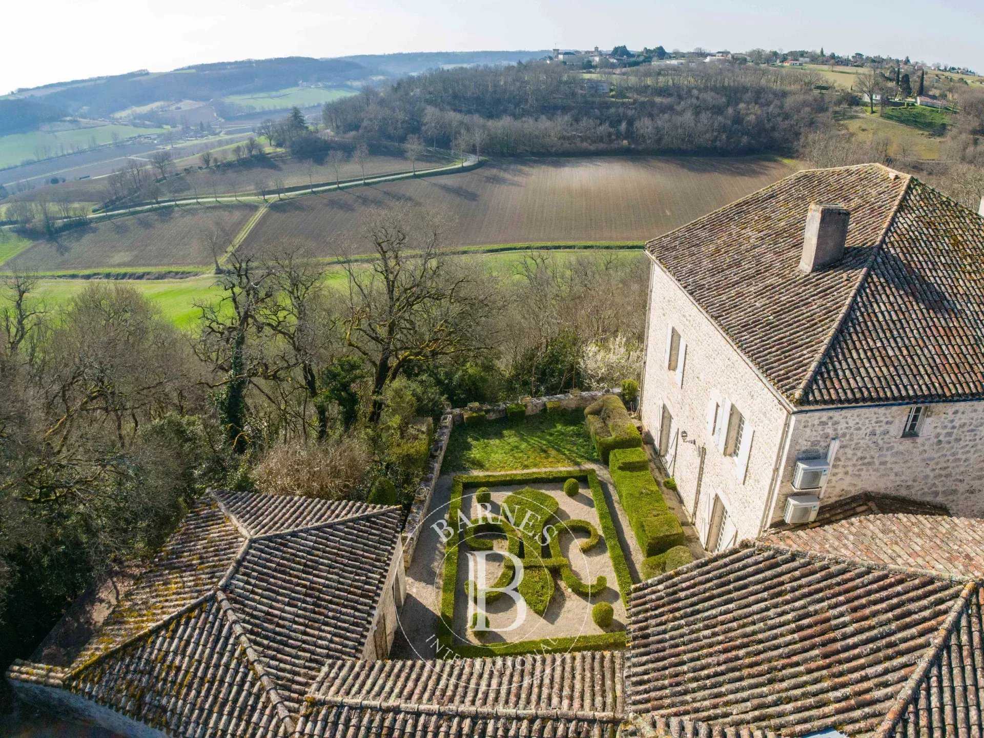 Agen  - Château 15 Pièces 5 Chambres