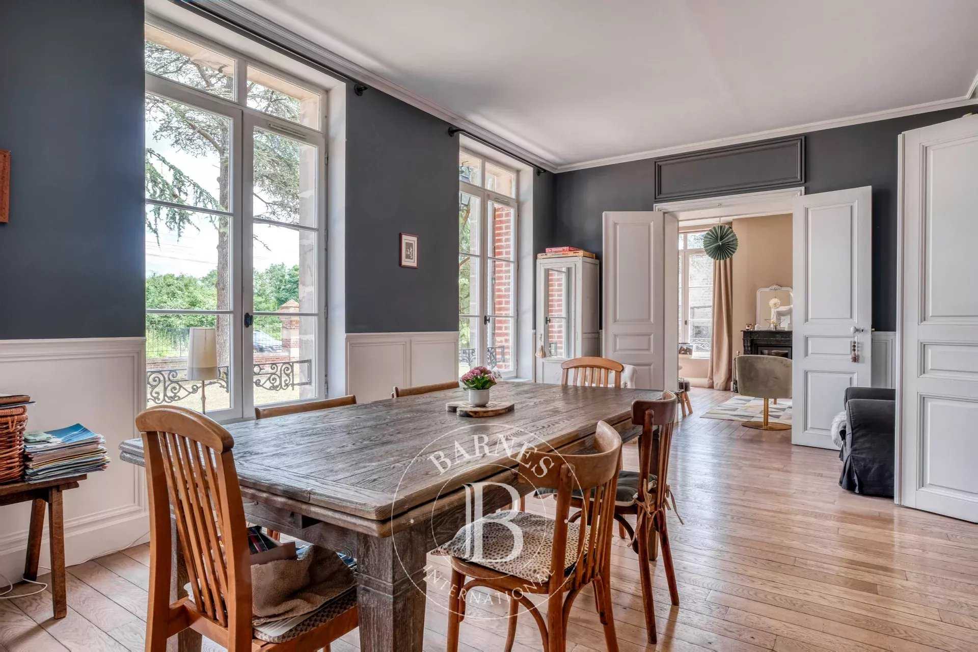 Chantilly  - Maison 7 Pi&egrave;ces 5 Chambres