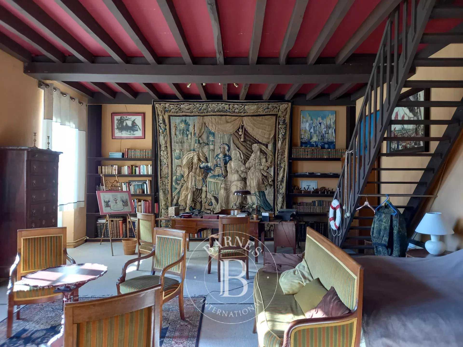 Loudun  - Maison 10 Pi&egrave;ces 7 Chambres