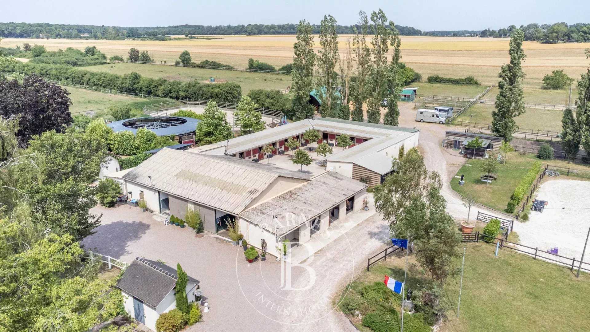 Bréval  - Domaine équestre 